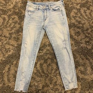 Light wash American Eagle skinny jeans
